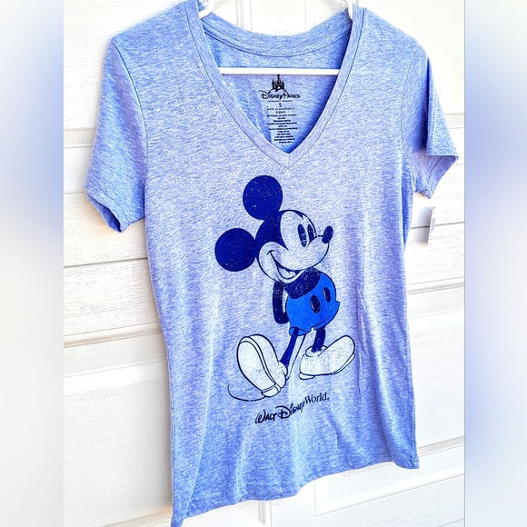 Mickey Mouse, Disney Park exclusive women’s V-neck Tee SMALL-NEW W/TAG - Picture 1 of 3